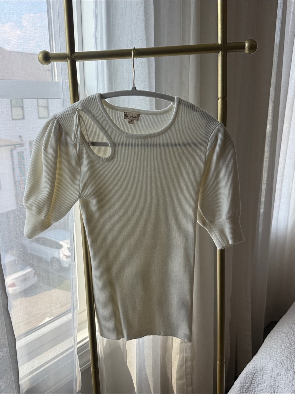 Women’s Cream Ribbed Puff-Sleeve Top with Shoulder Cutout